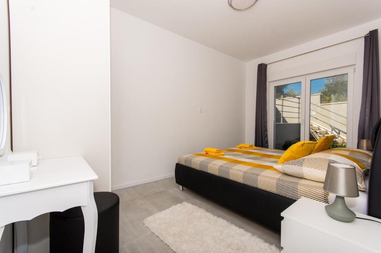 Apartment Julia Τρογκίρ Εξωτερικό φωτογραφία